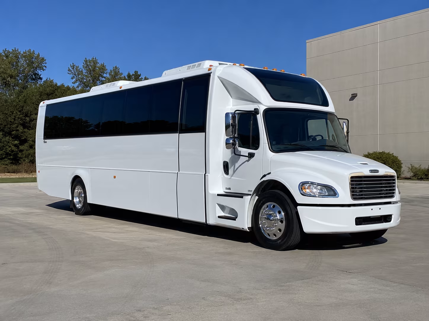 sandy 28 passenger party bus